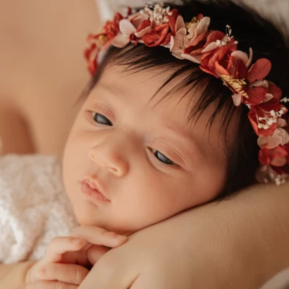 Portrait de bébé lors d’une séance photo naissance